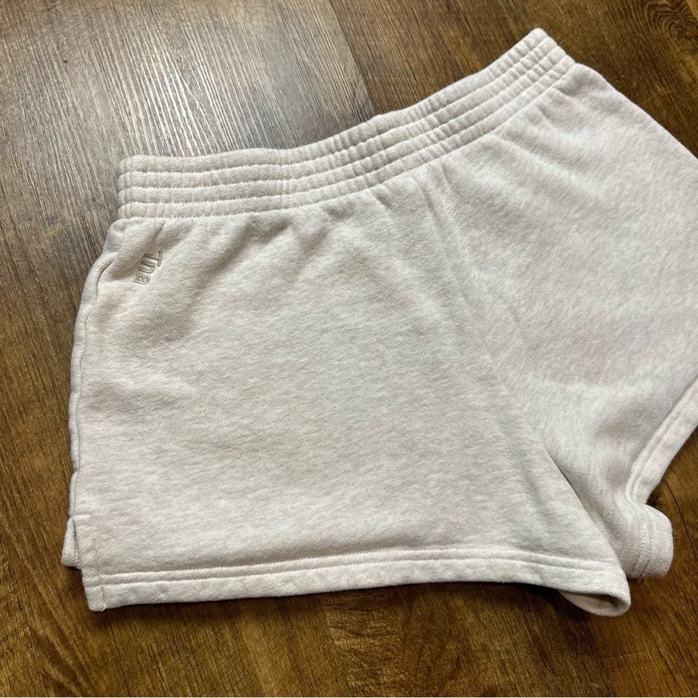 Aritzia TNA Cozy Sweat Fleece Perfect Micro Shorts Sz Small Heather - Picture 7 of 13
